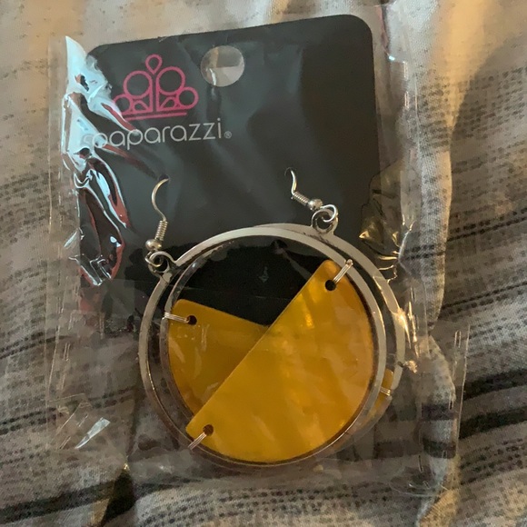 Seashore Vibes Yellow Earrings - Picture 4 of 4